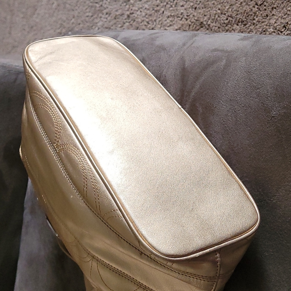 Auth Coach - Picture 3 of 8